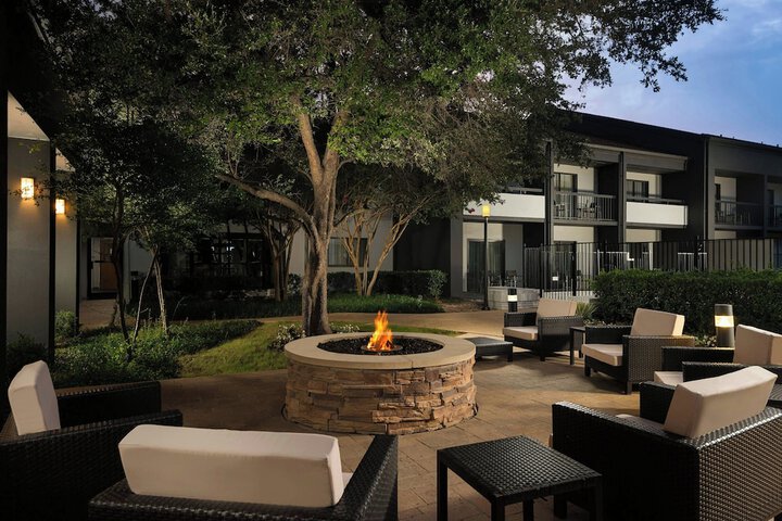 Courtyard by Marriott Dallas-Fort Worth / Bedford
