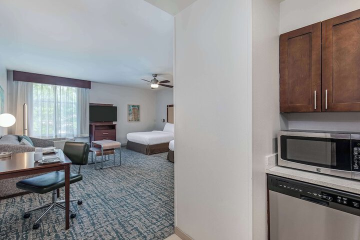 Room 33 of 46