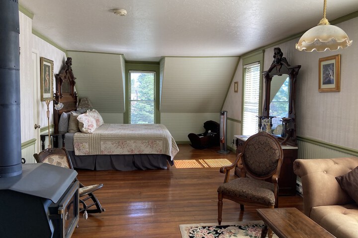 Room 6 of 40