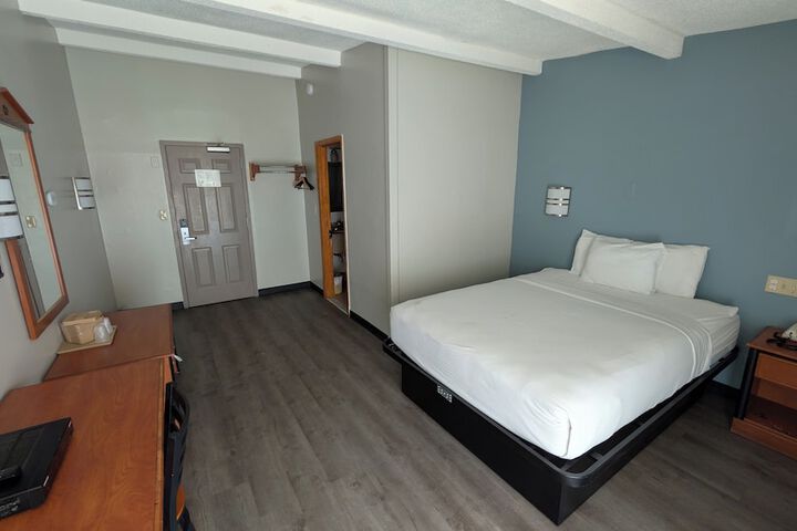 Crystal Inn Neptune