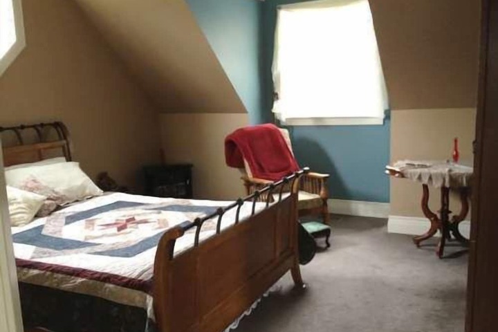 Room 13 of 24