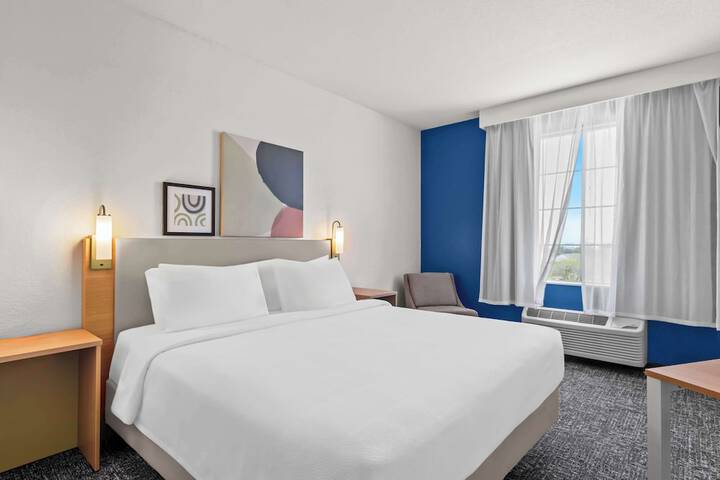 Spark by Hilton Selma