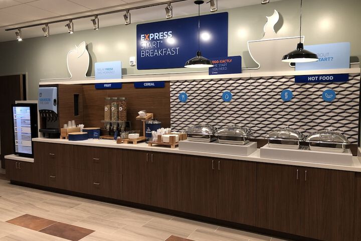 Holiday Inn Express & Suites Racine by IHG