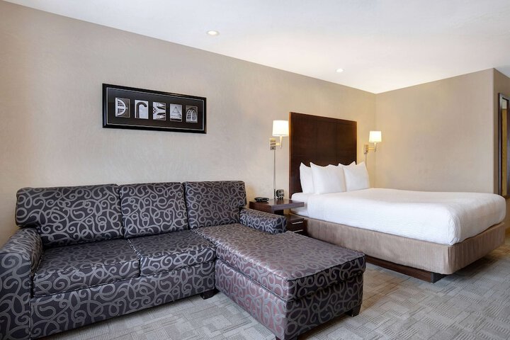 Days Inn by Wyndham Medicine Hat