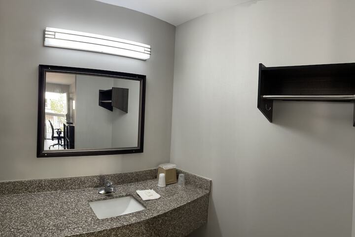 Room 11 of 16
