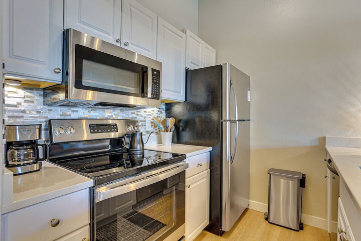 1 Mi to Dtwn: Condo w / Pool Access in Castle Rock