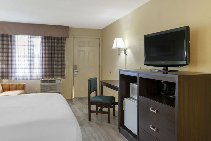 Room 34 of 49