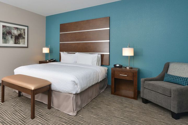 Hampton Inn & Suites Des Moines Downtown