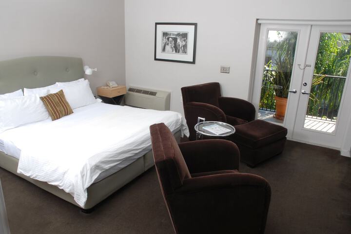 Room 12 of 32