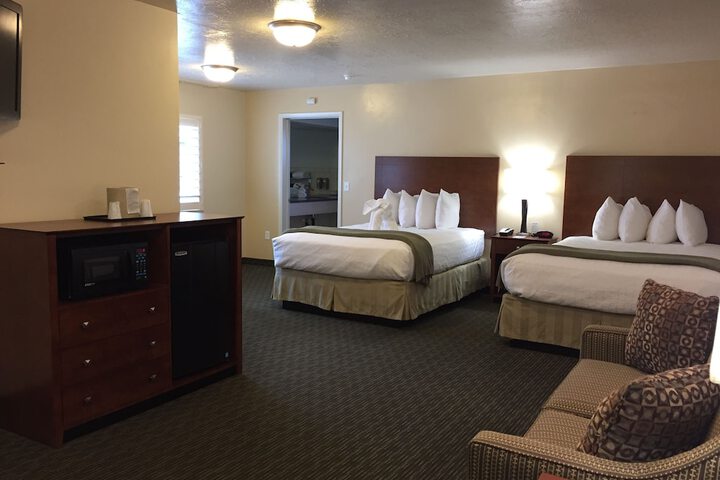 Dinosaur Inn & Suites