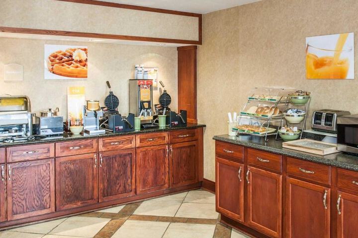 Breakfast/Coffee Service 28 of 31