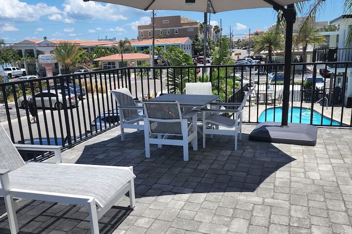 Sundeck 119 of 131