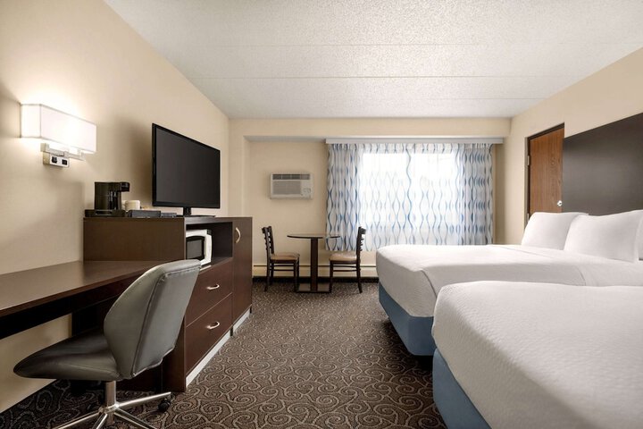 Room 17 of 39
