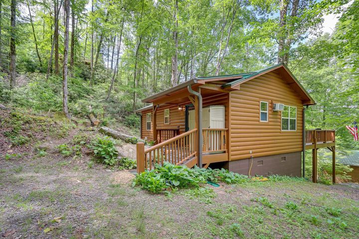 Remote Escape: Murphy Cozy Cabin in the Woods