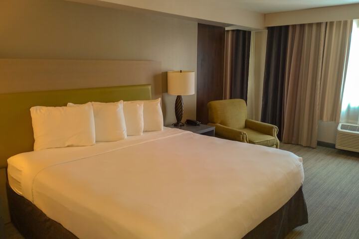 Room 27 of 33