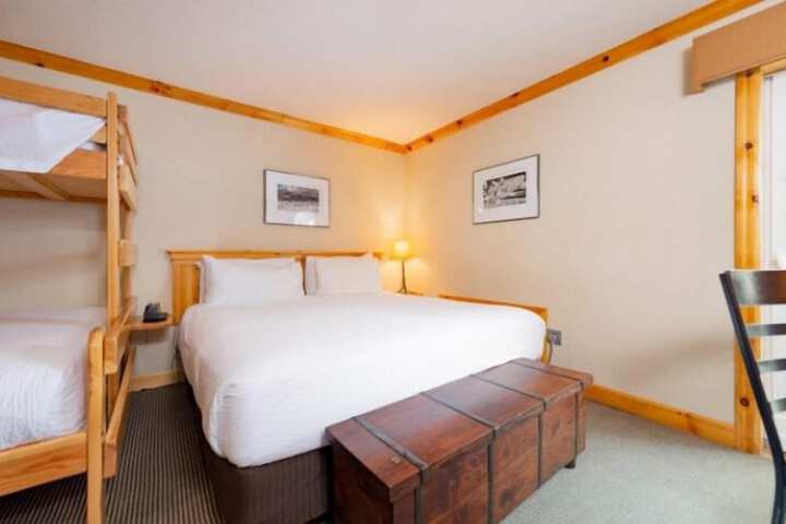 Selkirk Lodge