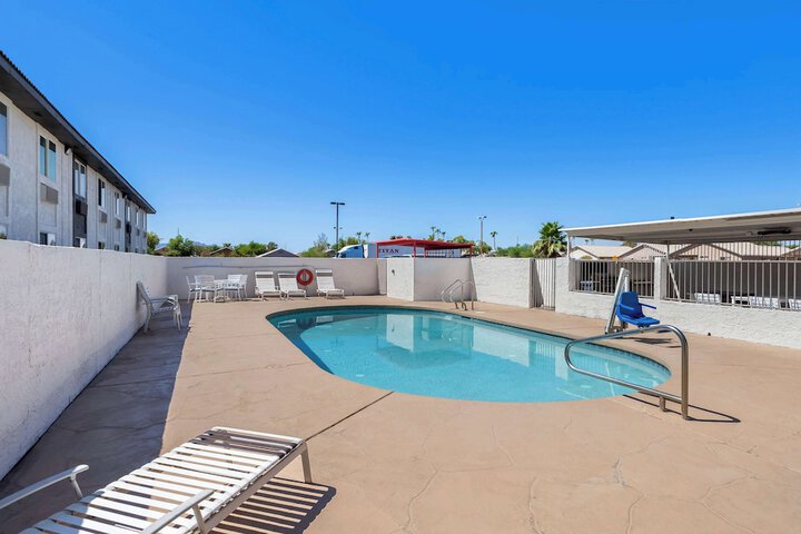 Super 8 by Wyndham Goodyear / Phoenix Area