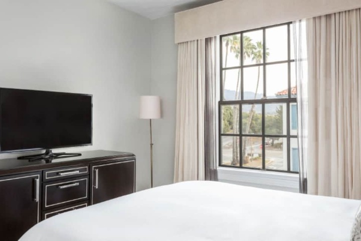 Room 52 of 66