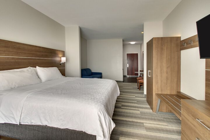 Room 28 of 46
