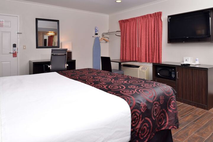 Room 15 of 18