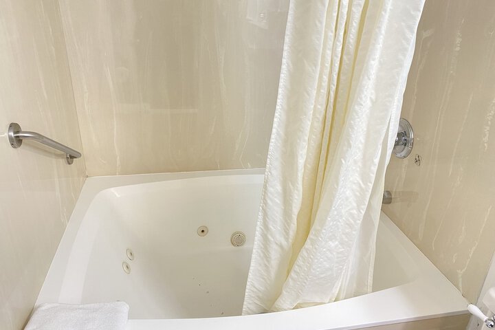 Room 34 of 103
