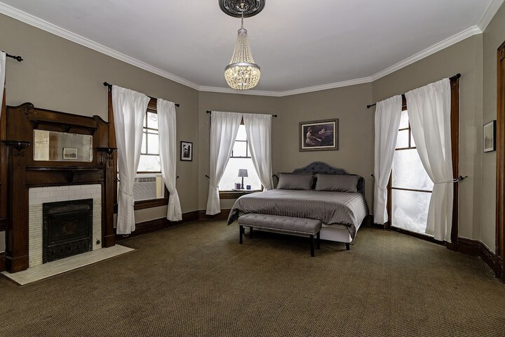 Room 32 of 55