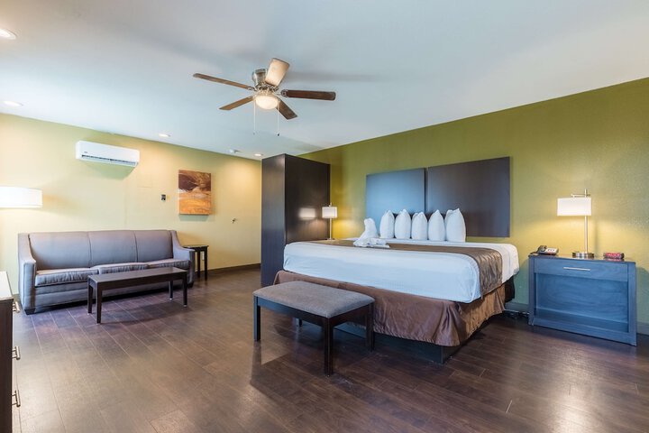Room 10 of 16