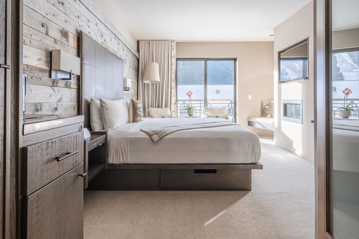 Room 27 of 45