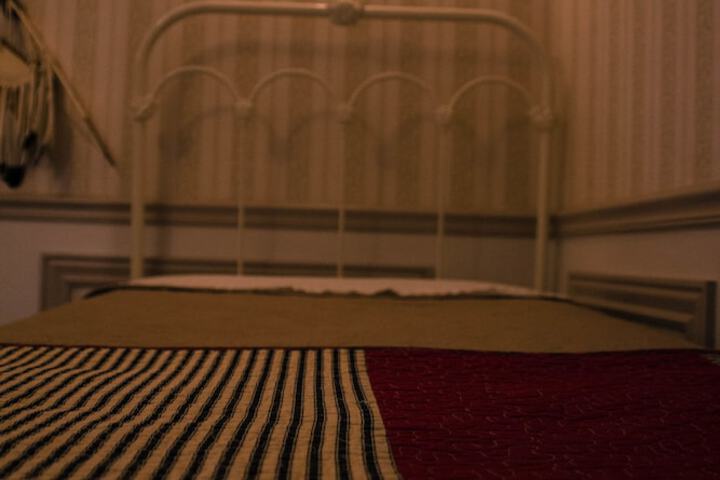 Room 34 of 223