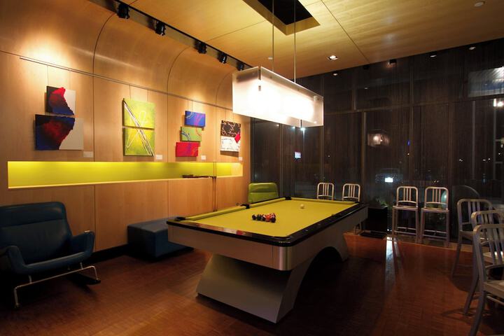 Lounge 39 of 50