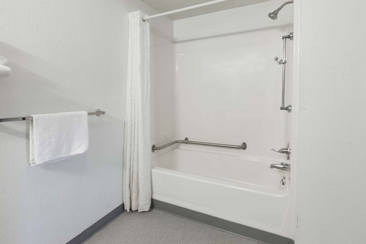 Room 5 of 18