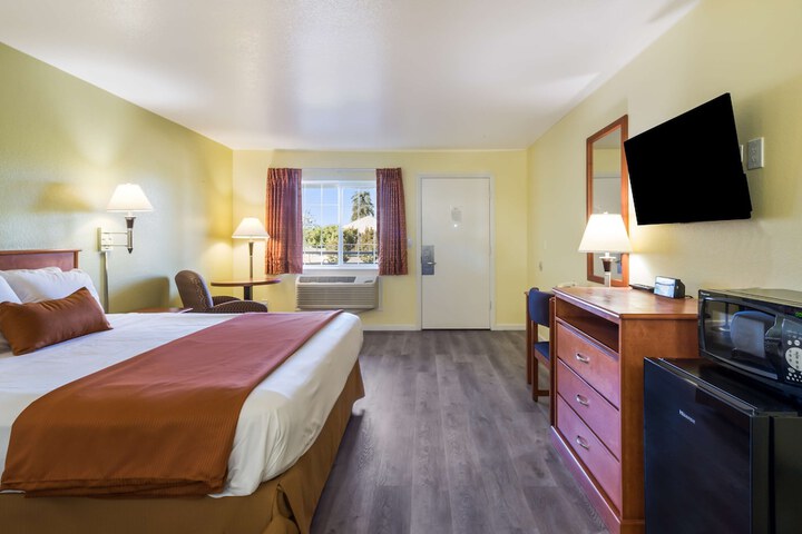 Room 14 of 30