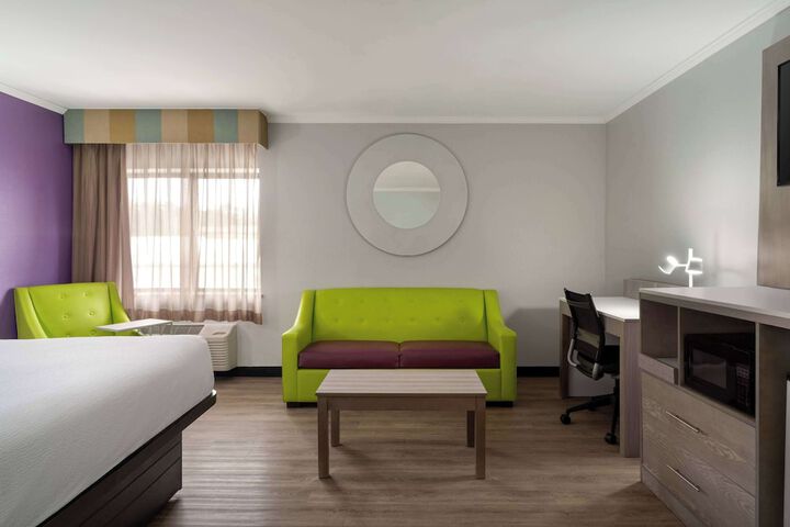Room 13 of 31