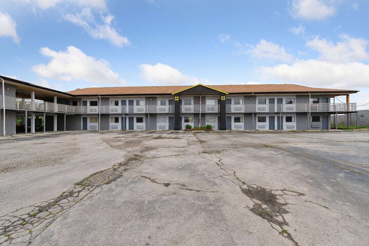 Hotel 6 of 56