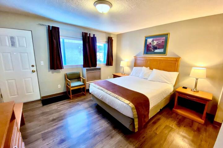 Room 11 of 28