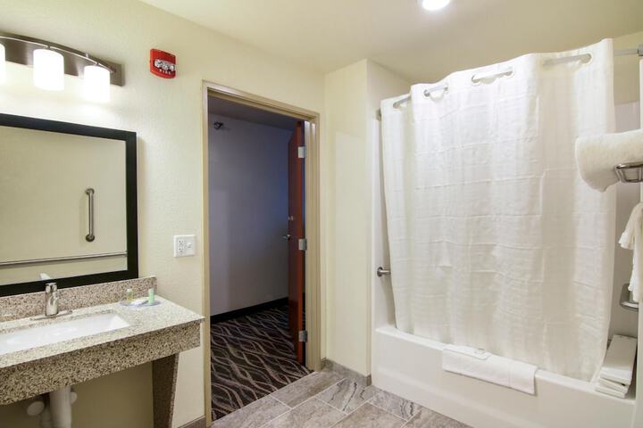 Cobblestone Inn & Suites - Fairfield Bay