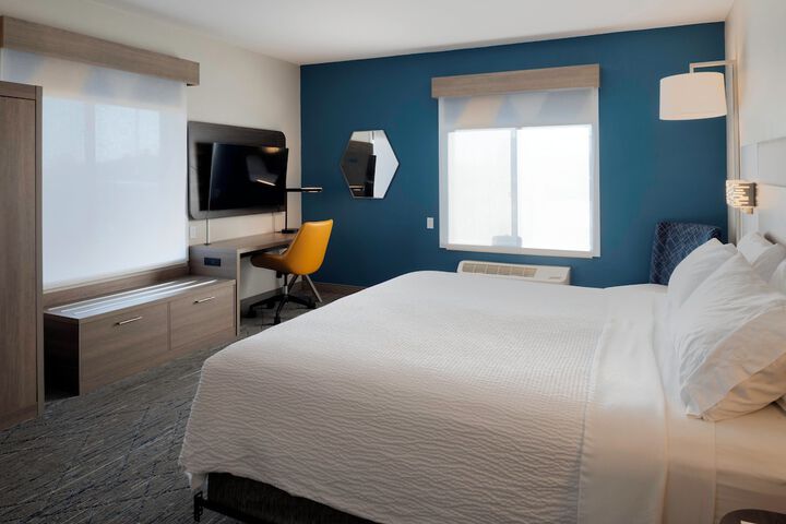 Holiday Inn Express Hotel & Suites Fort Atkinson by IHG