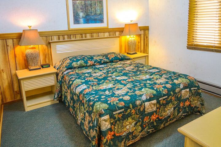 Smoketree Lodge