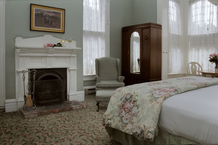 Room 14 of 65