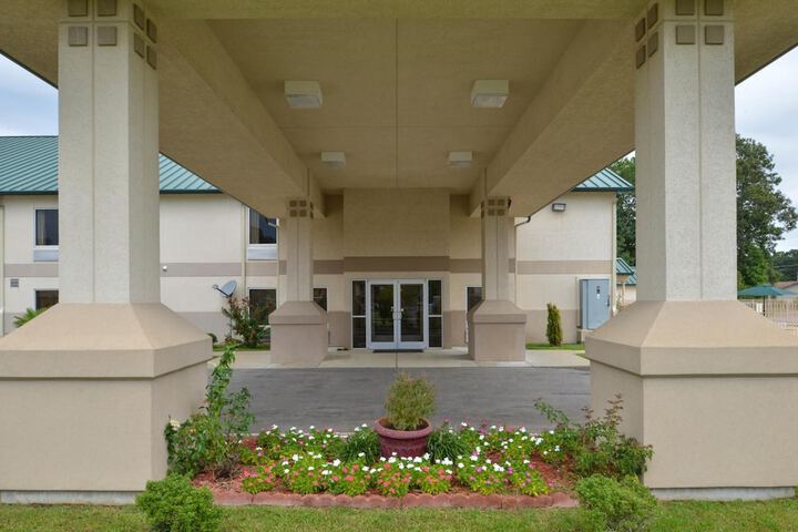 Star City Inn & Suites