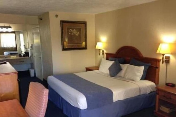 Room 11 of 15