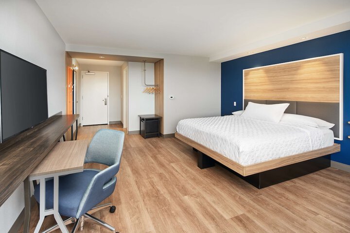 Room 13 of 30