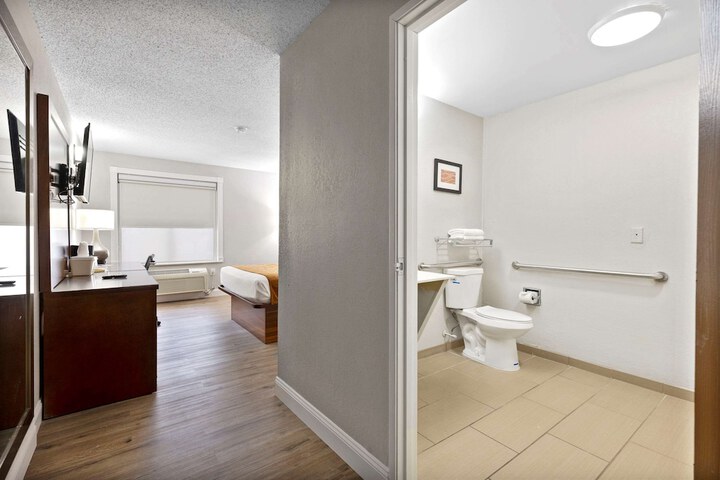 Room 15 of 29