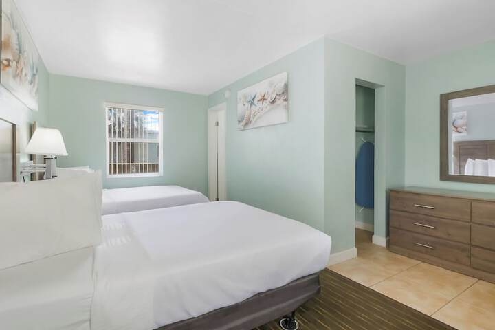 Room 13 of 23