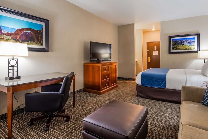 Room 6 of 26