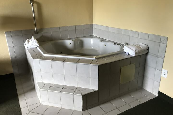 Hot Tub 74 of 81