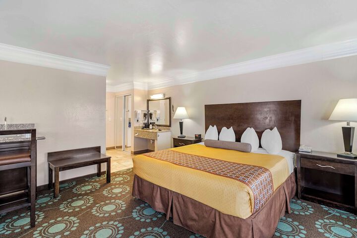 Room 18 of 30