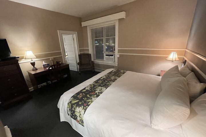 Room 8 of 32