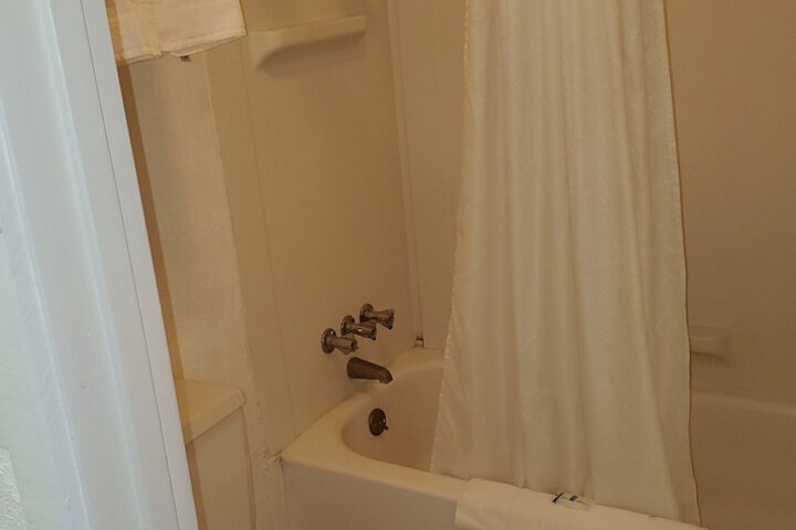 Room 32 of 37