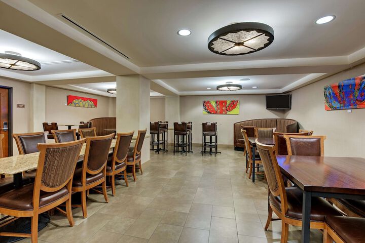 Dining 73 of 110